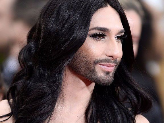 Song-Contest-Diva Conchita Wurst als Hingucker vor der Golden Globes-Verleihung.