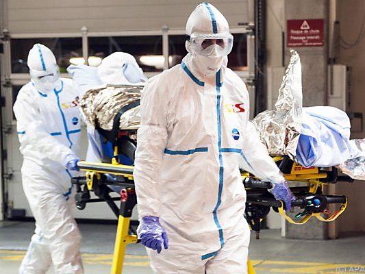 Seit dem Ausbruch der Epidemie sind nach Angaben der WHO 9589 Menschen an Ebola gestorben.