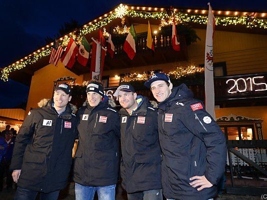 Super-G-Team steht, das für die Abfahrt noch nicht