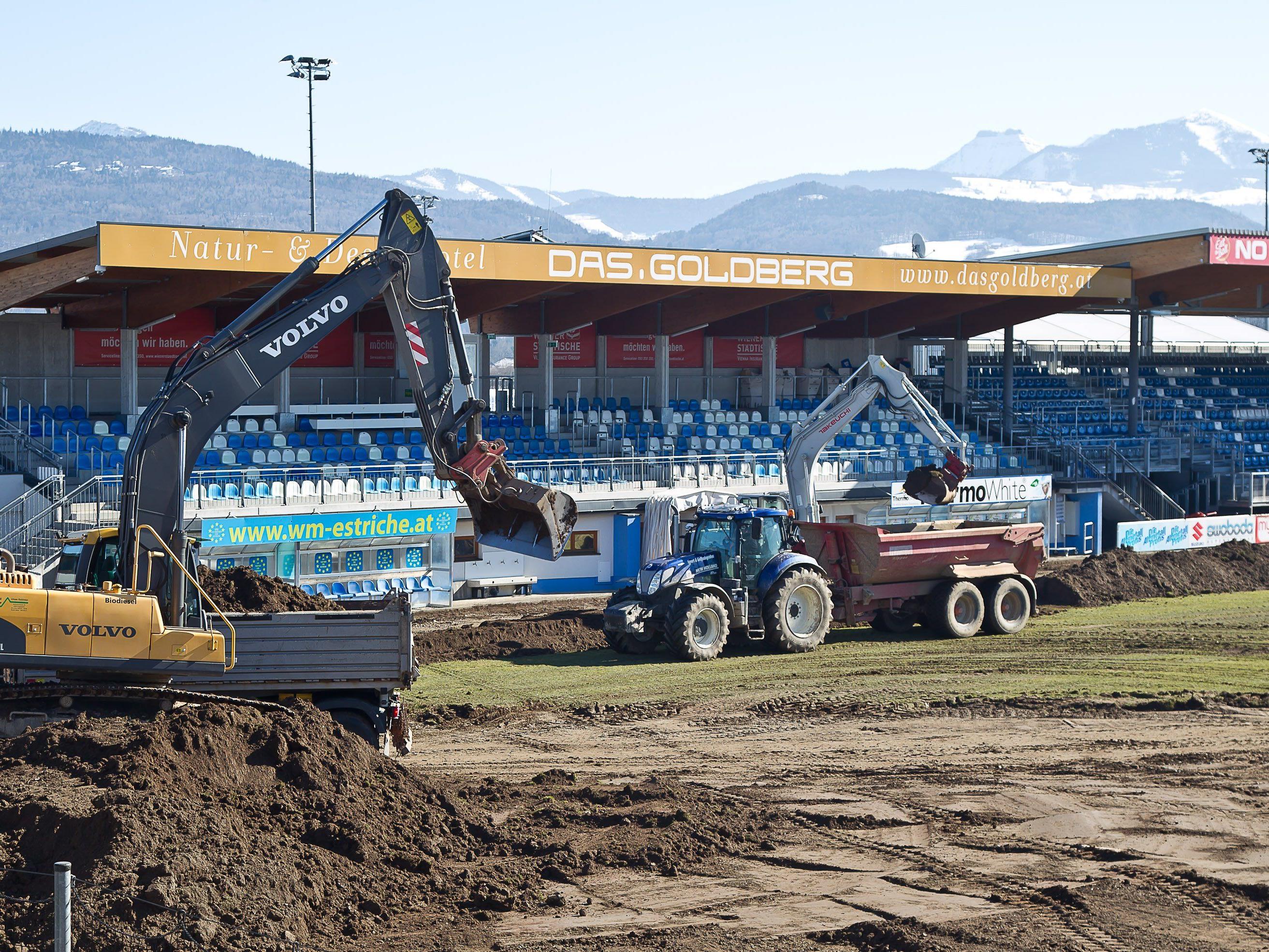 Der SV Grödig baut derzeit eine Rasenheizung ins DAS.GOLDBERG Stadion ein.