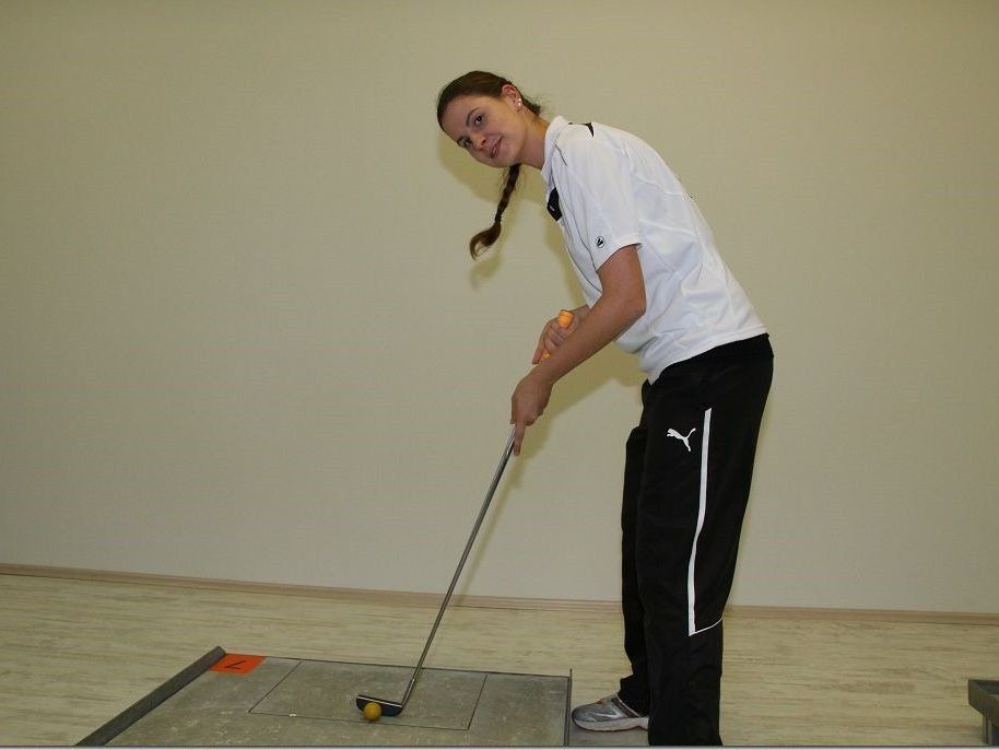 Die Klauserin Lara Jehle gehört zu den besten Bahnengolfern auf der ganzen Welt. Die Klauserin Lara Jehle gehört zu den besten Bahnengolfern auf der ganzen Welt.