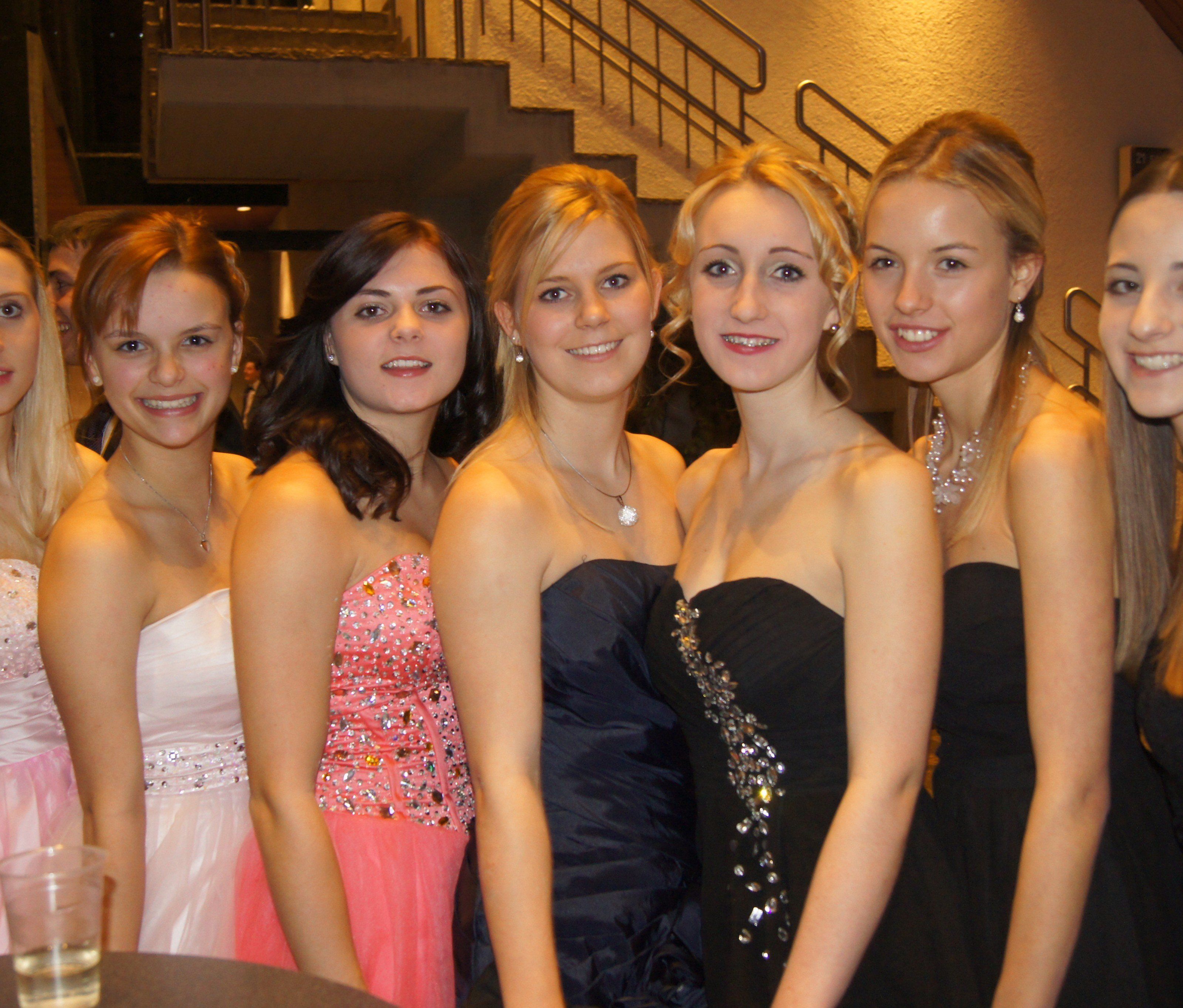 Musik, Tanz und schöne Garderoben beim Maturaball des BG Bludenz. Musik, Tanz und schöne Garderoben beim Maturaball des BG Bludenz.