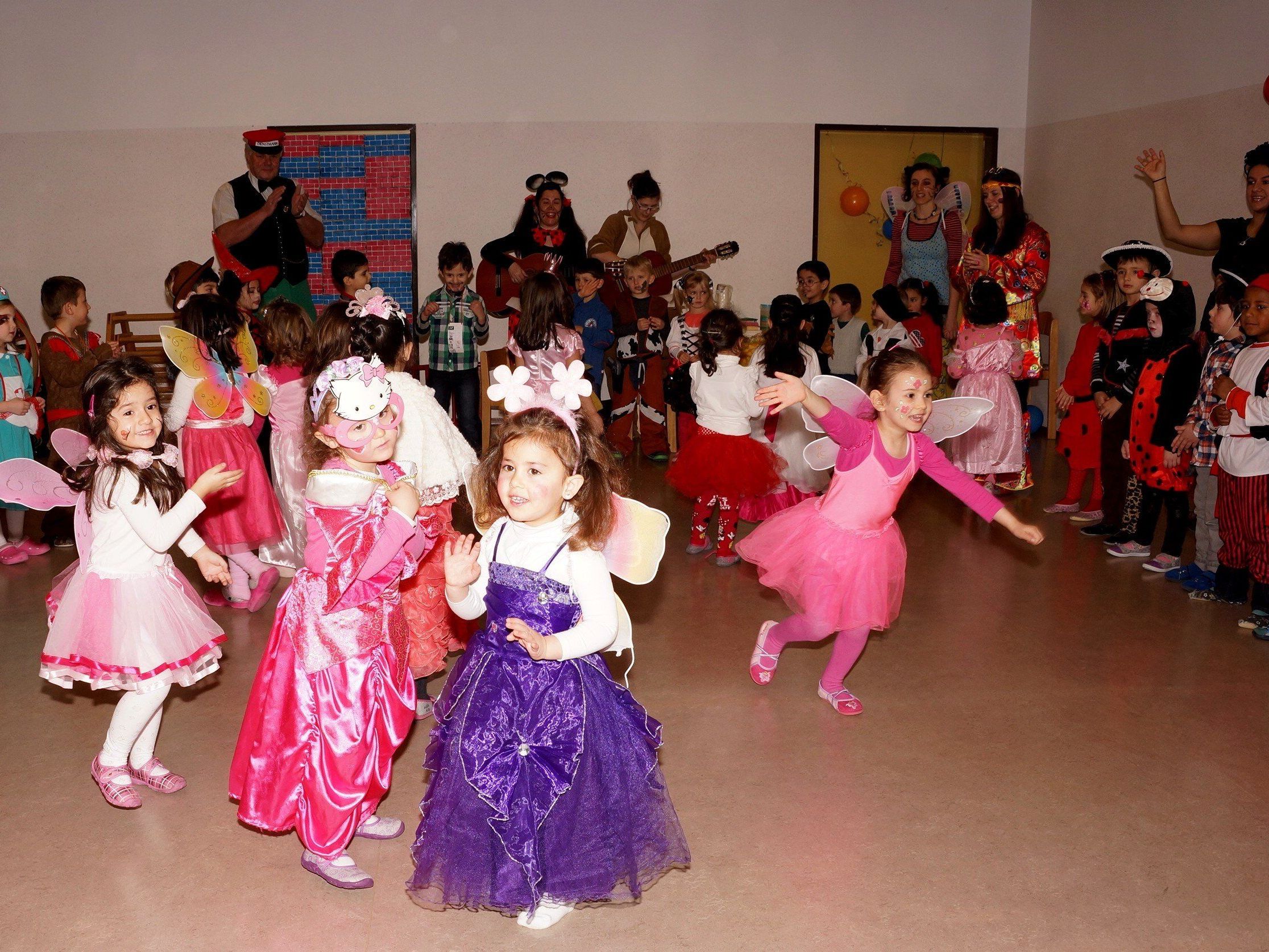 Kindergarten Bludenz Mitte: Tolle Faschingsfeier und gemeinsam mit dem Don Bosco Kindergarten beim Faschingsumzug. Kindergarten Bludenz Mitte: Tolle Faschingsfeier und gemeinsam mit dem Don Bosco Kindergarten beim Faschingsumzug.