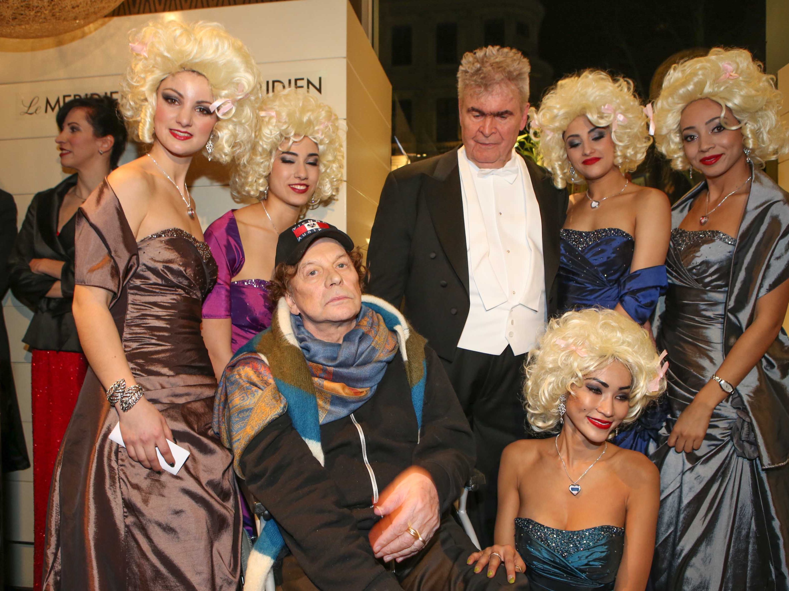 Helmut Berger und Peter Buser beim Austern-Empfang vor dem Wiener Opernball. Helmut Berger und Peter Buser beim Austern-Empfang vor dem Wiener Opernball.