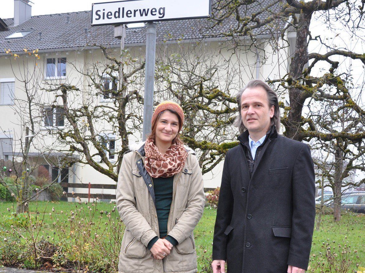 Im Bild Wolfgang Weiss, Anna Duschlbauer: Das neue Beschilderungssystem wird Schritt für Schritt umgesetzt. Im Bild Wolfgang Weiss, Anna Duschlbauer: Das neue Beschilderungssystem wird Schritt für Schritt umgesetzt.