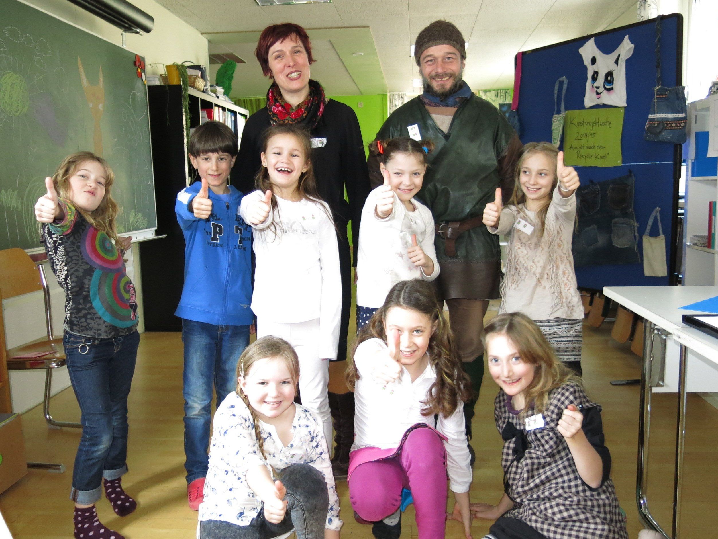 In der Schulstube Höchst macht den Kindern das Lernen richtig Spaß. (mit Christiane Wohlgenannt und Brandolf Höß) In der Schulstube Höchst macht den Kindern das Lernen richtig Spaß. (mit Christiane Wohlgenannt und Brandolf Höß)