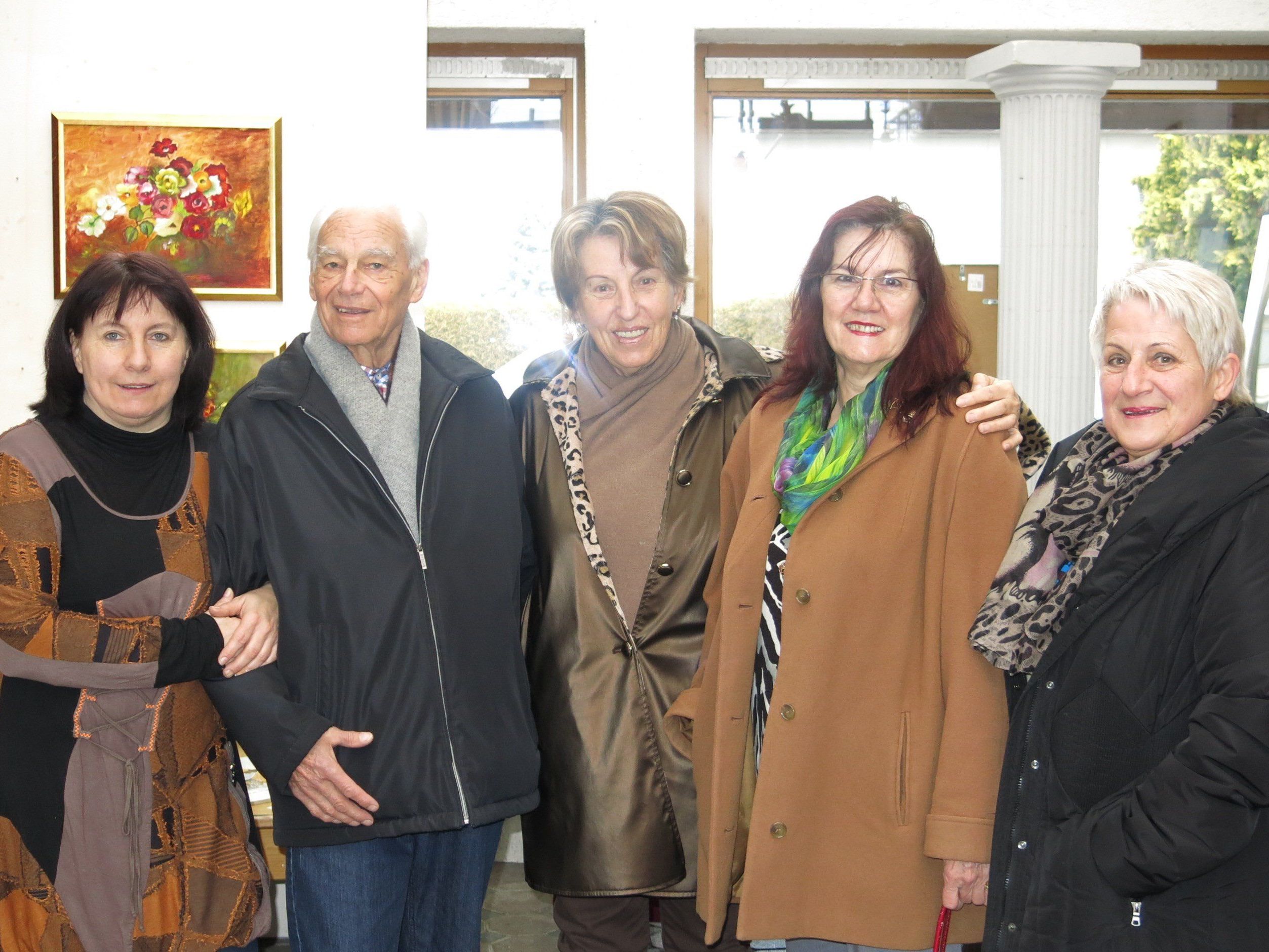 Sonja Köstl mit Künstler Ernst Fitz, Gerda, Rosi und Irmgard Sonja Köstl mit Künstler Ernst Fitz, Gerda, Rosi und Irmgard