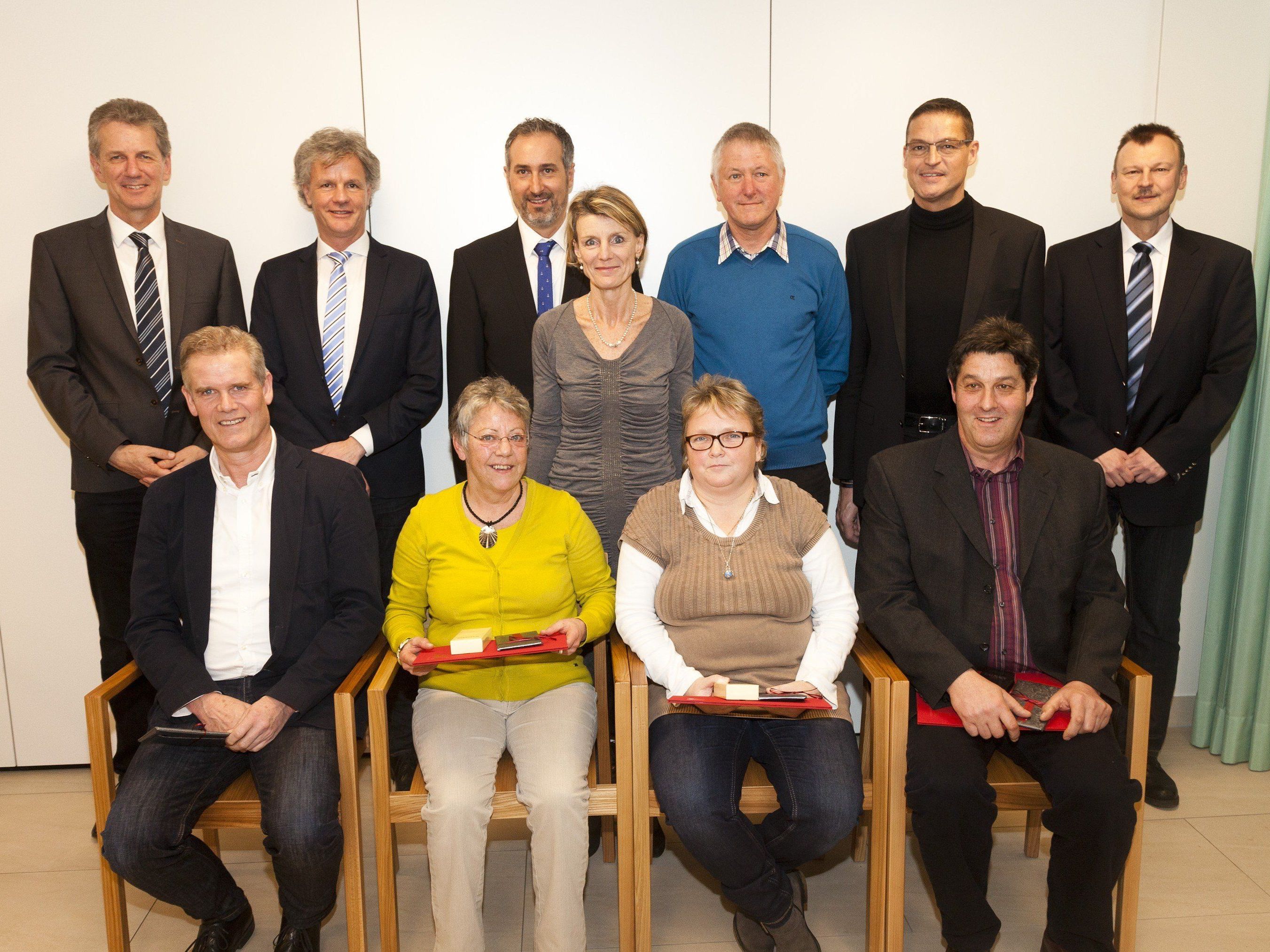 Verabschiedung der Pensionisten, 10-, 15-, 20-, 25-, 30- und 35-jaehrige Betriebsjubilare. Verabschiedung der Pensionisten, 10-, 15-, 20-, 25-, 30- und 35-jaehrige Betriebsjubilare.