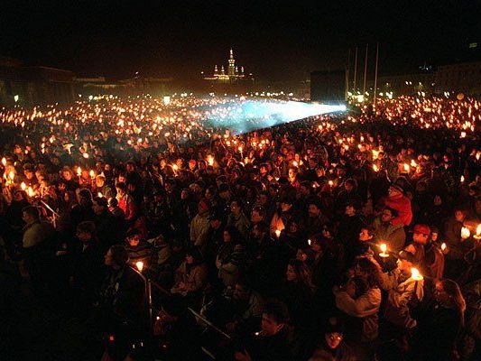 Das "Lichtermeer" am Wiener Heldenplatz am 23.01.1993