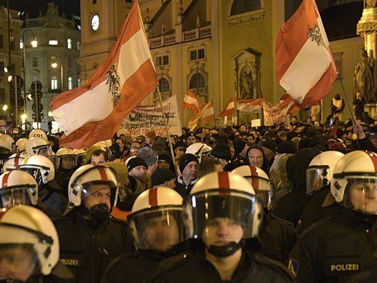 Bei der Pegida-Demonstation in Wien Bei der Pegida-Demonstation in Wien