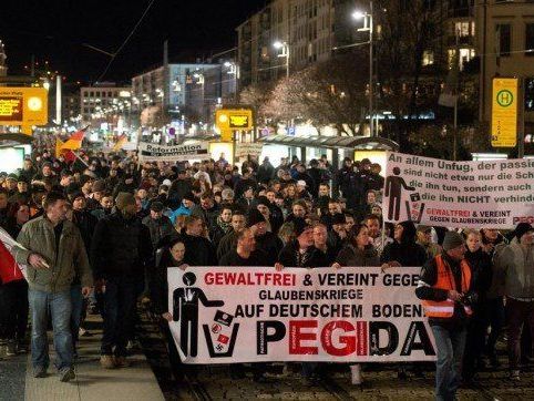 In Deutschland fanden Pegida-Demonstrationen teils regen Zulauf In Deutschland fanden Pegida-Demonstrationen teils regen Zulauf