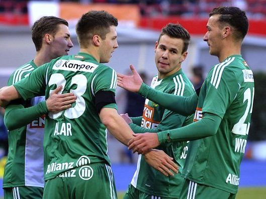 (v.l.), Mario Pavelic, Deni Alar, Louis SchaubDominik Wydra (Rapid) am Samstag beim Spiel (v.l.), Mario Pavelic, Deni Alar, Louis SchaubDominik Wydra (Rapid) am Samstag beim Spiel