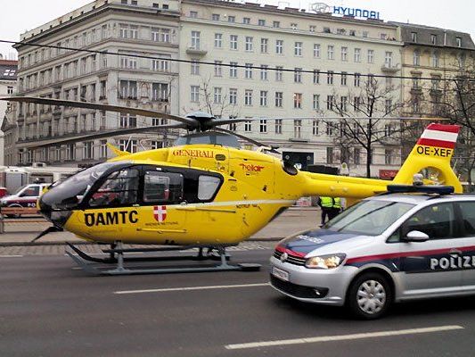 Groß-Einsatz von Rettung, Polizei und Feuerwehr am Schwedenplatz