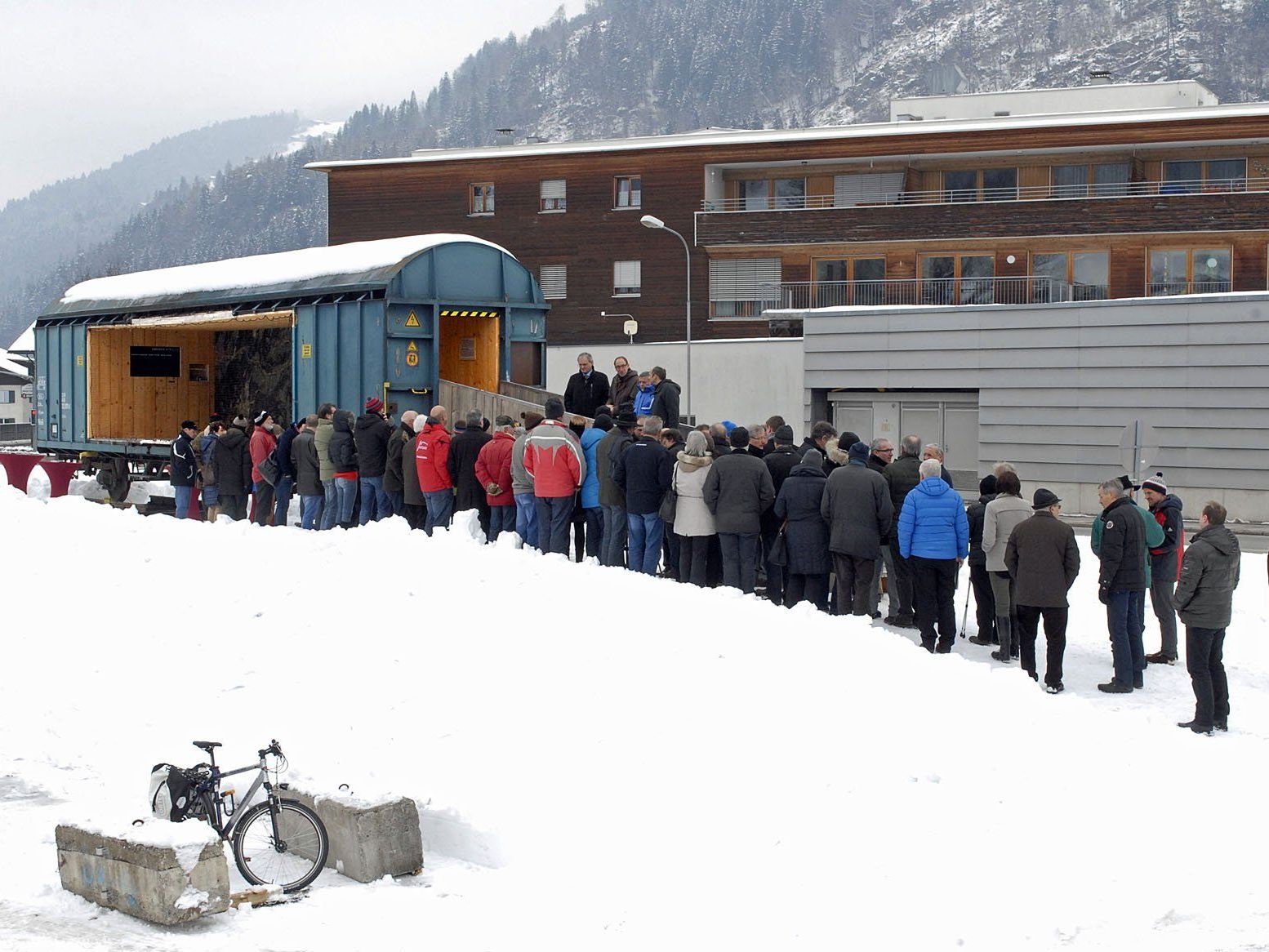 Ausstellung in altem Eisenbahnwaggon an der L188 in Schruns