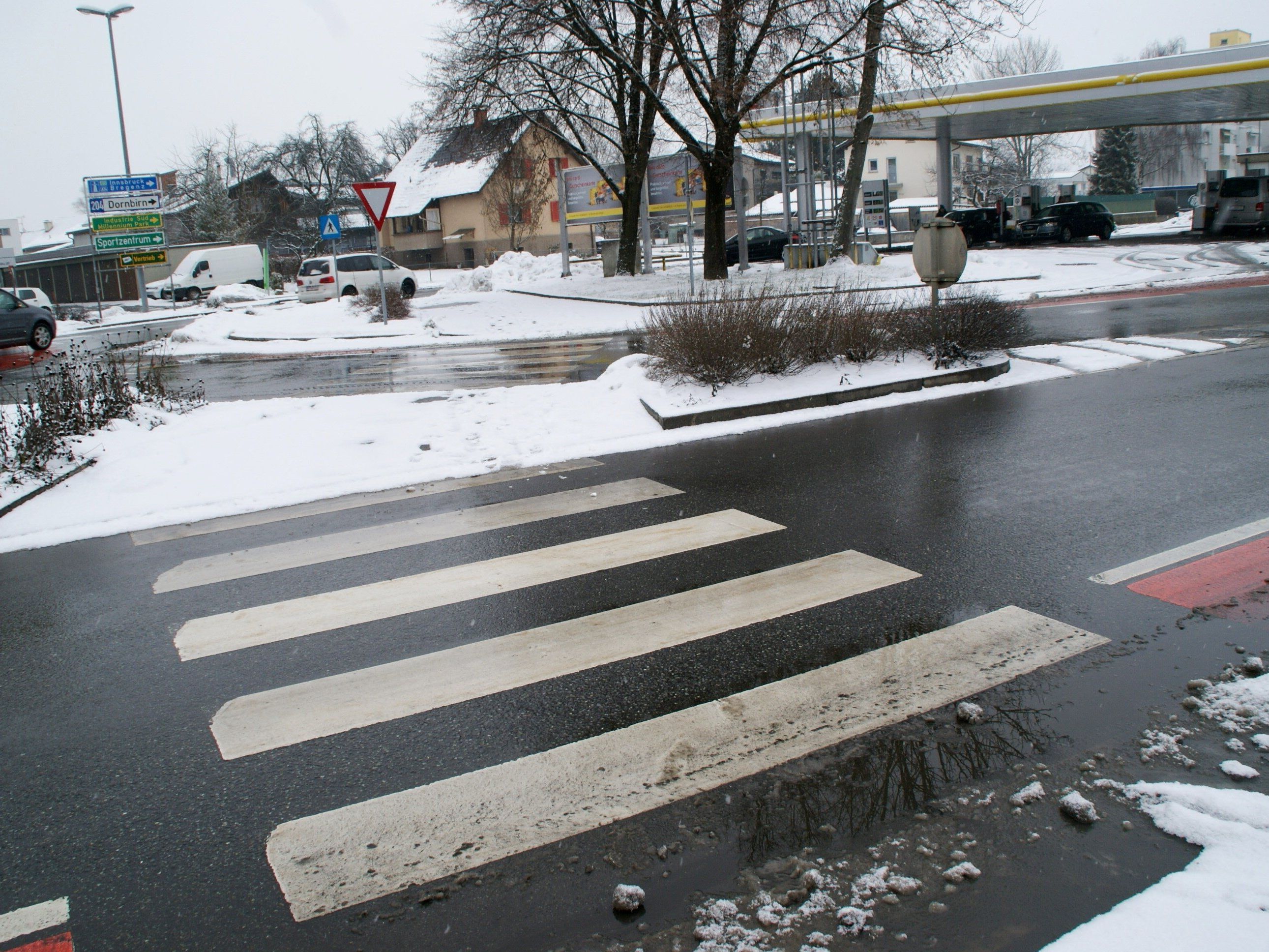Der Engel Kreisverkehr birgt viele Gefahren für Radler und Fußgänger Der Engel Kreisverkehr birgt viele Gefahren für Radler und Fußgänger