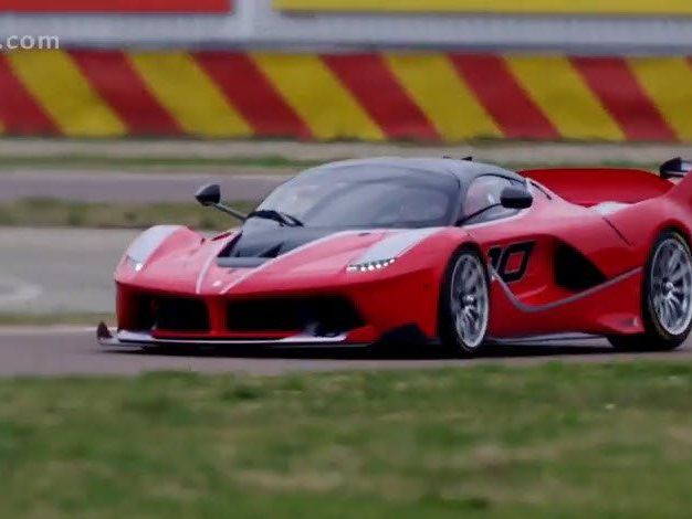 Sebastian Vettel im Ferrari FXX K unterwegs.