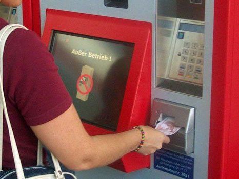 Weil ein Automat in Bregenz angeblich nicht funktionierte, wurde ein Bahnfahrer in Lindau ausfallend. Weil ein Automat in Bregenz angeblich nicht funktionierte, wurde ein Bahnfahrer in Lindau ausfallend.