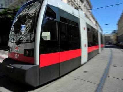 Am Freitag hat ein 29-jähriger Mann in Wien eine Straßenbahn übersehen.