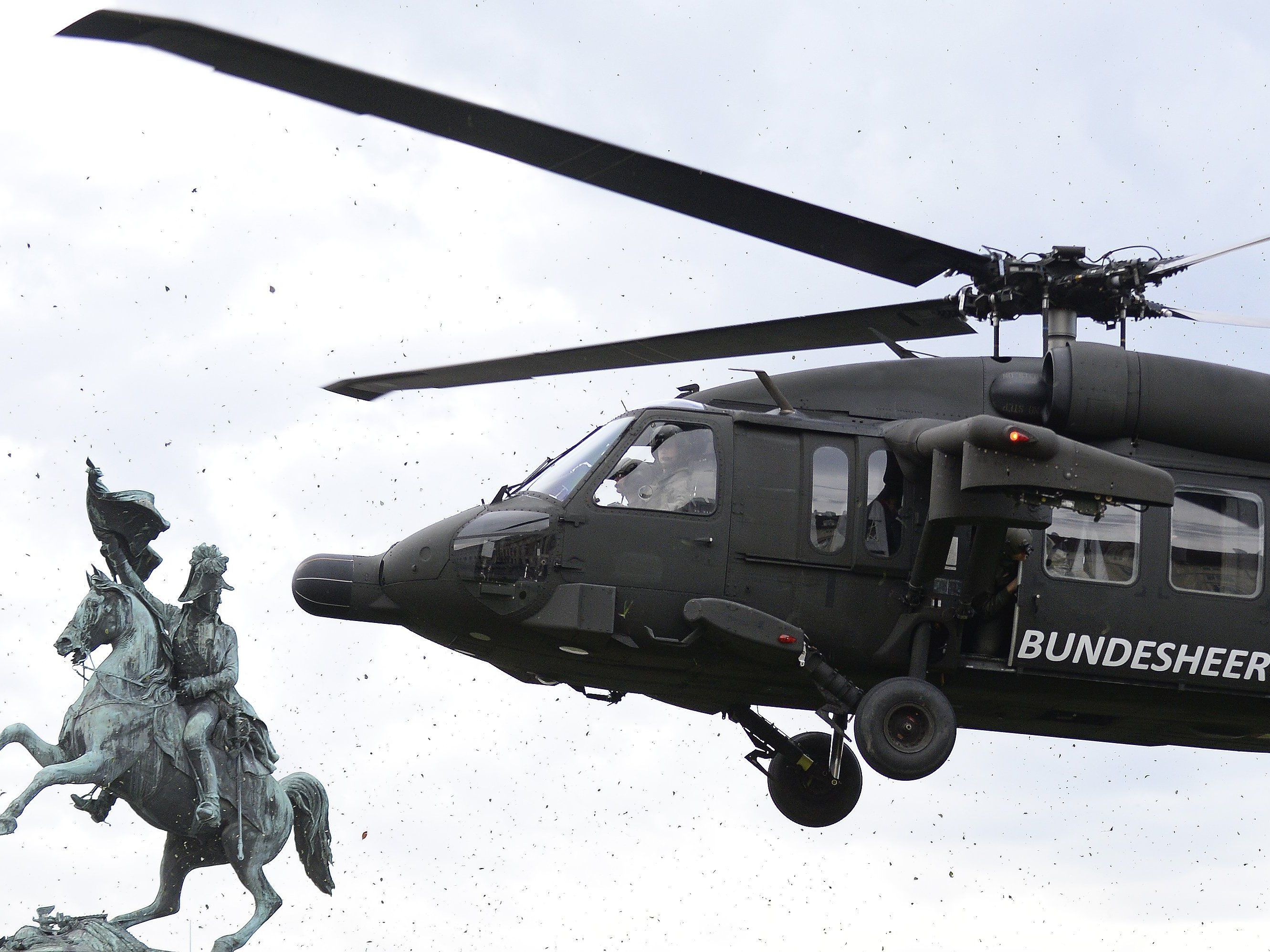 Black Hawks für die Cobra statt Neuanschaffung? Black Hawks für die Cobra statt Neuanschaffung?