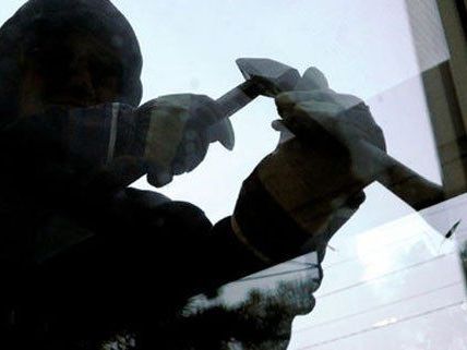 Der mutmaßliche Einbrecher ist in Haft. Der mutmaßliche Einbrecher ist in Haft.