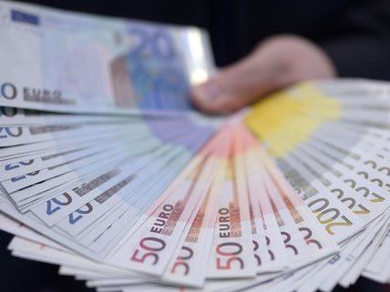 50.000 gefälschte Geldscheine wurden von der Polizei sichergestellt. 50.000 gefälschte Geldscheine wurden von der Polizei sichergestellt.