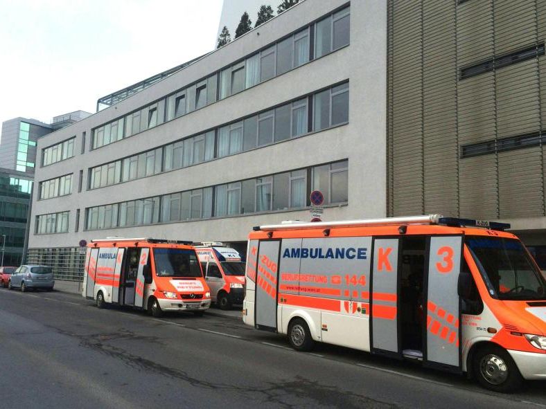 Buttersäure: Notfall in Wiener Schule. Buttersäure: Notfall in Wiener Schule.
