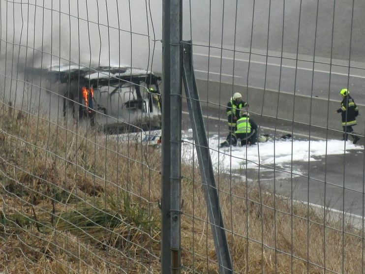 Wegen der starken Rauchentwicklung gingen mehrere Notrufe bei der Feuerwehr ein.