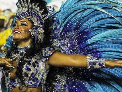 In Rio de Janeiro wird laut und bunt gefeiert.