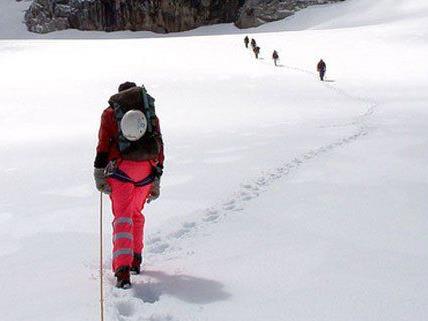 Wiener Skitourengeher am Dachstein aus Schneesturm gerettet.