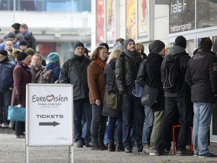 Am ersten Vorverkaufstag warteten viele Ticketkäufer vor der Stadthalle in Wien. Am ersten Vorverkaufstag warteten viele Ticketkäufer vor der Stadthalle in Wien.