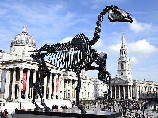 Moderne Kunst auf dem Trafalgar Square in London Moderne Kunst auf dem Trafalgar Square in London
