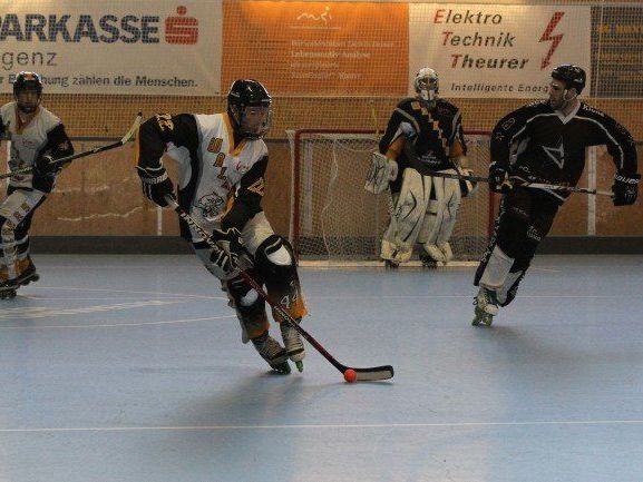 Inlinehockey-Sport der Extraklasse gibt es am Wochenende in Wolfurt zu sehen. Inlinehockey-Sport der Extraklasse gibt es am Wochenende in Wolfurt zu sehen.