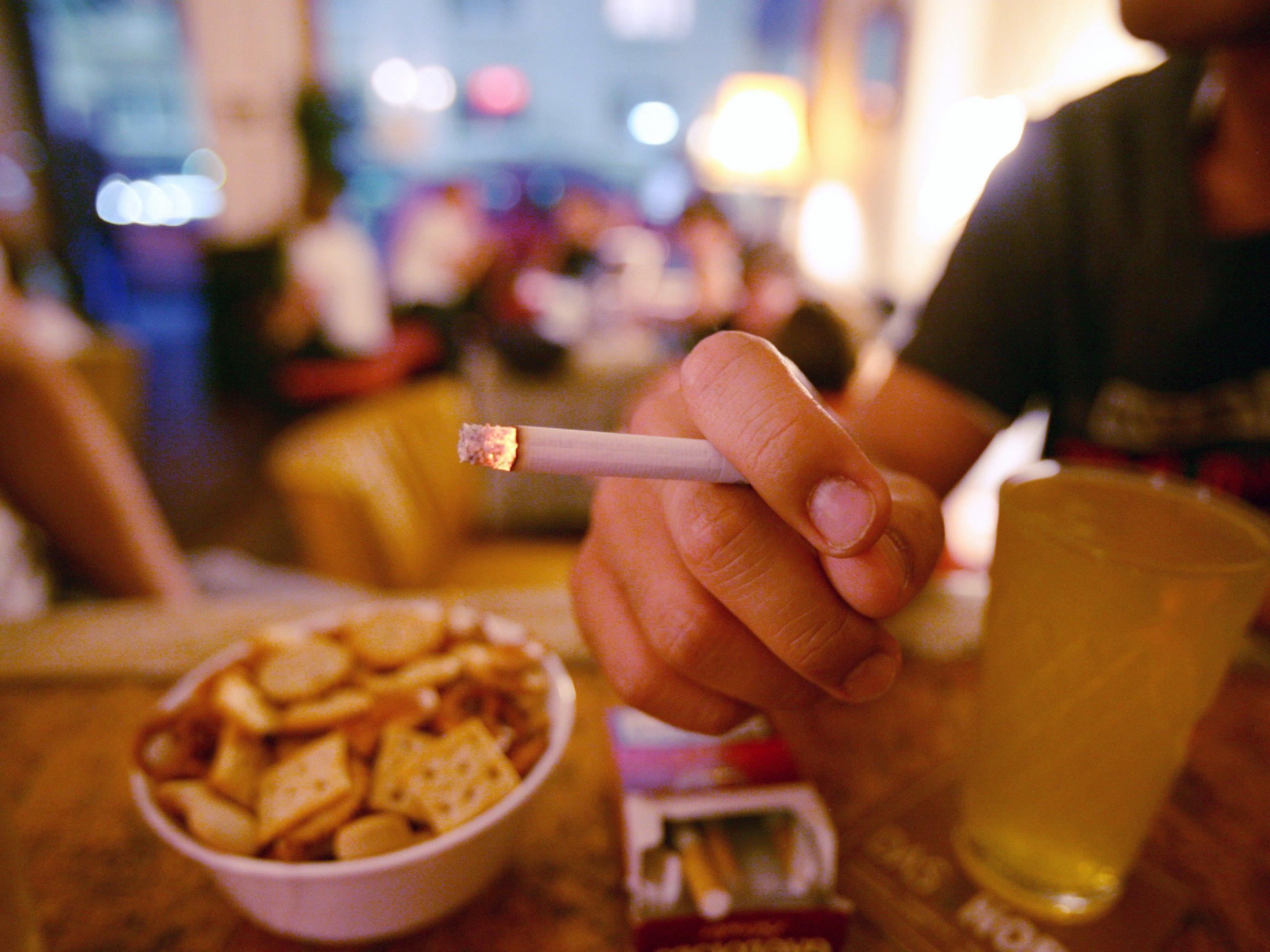 Rauchen - Grünen drängen auf mehr Prävention bei jungen Menschen