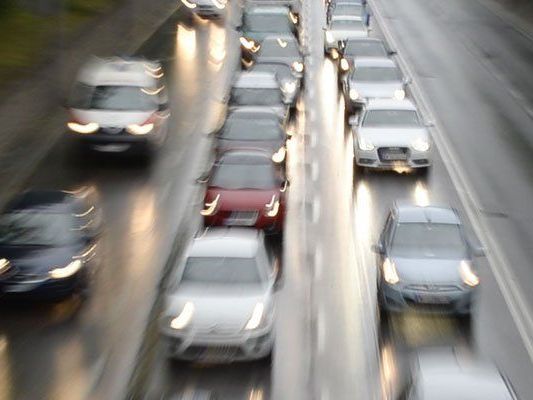 Verkehrsunfall mit mehreren Kfz auf A2 im Bezirk Mödling