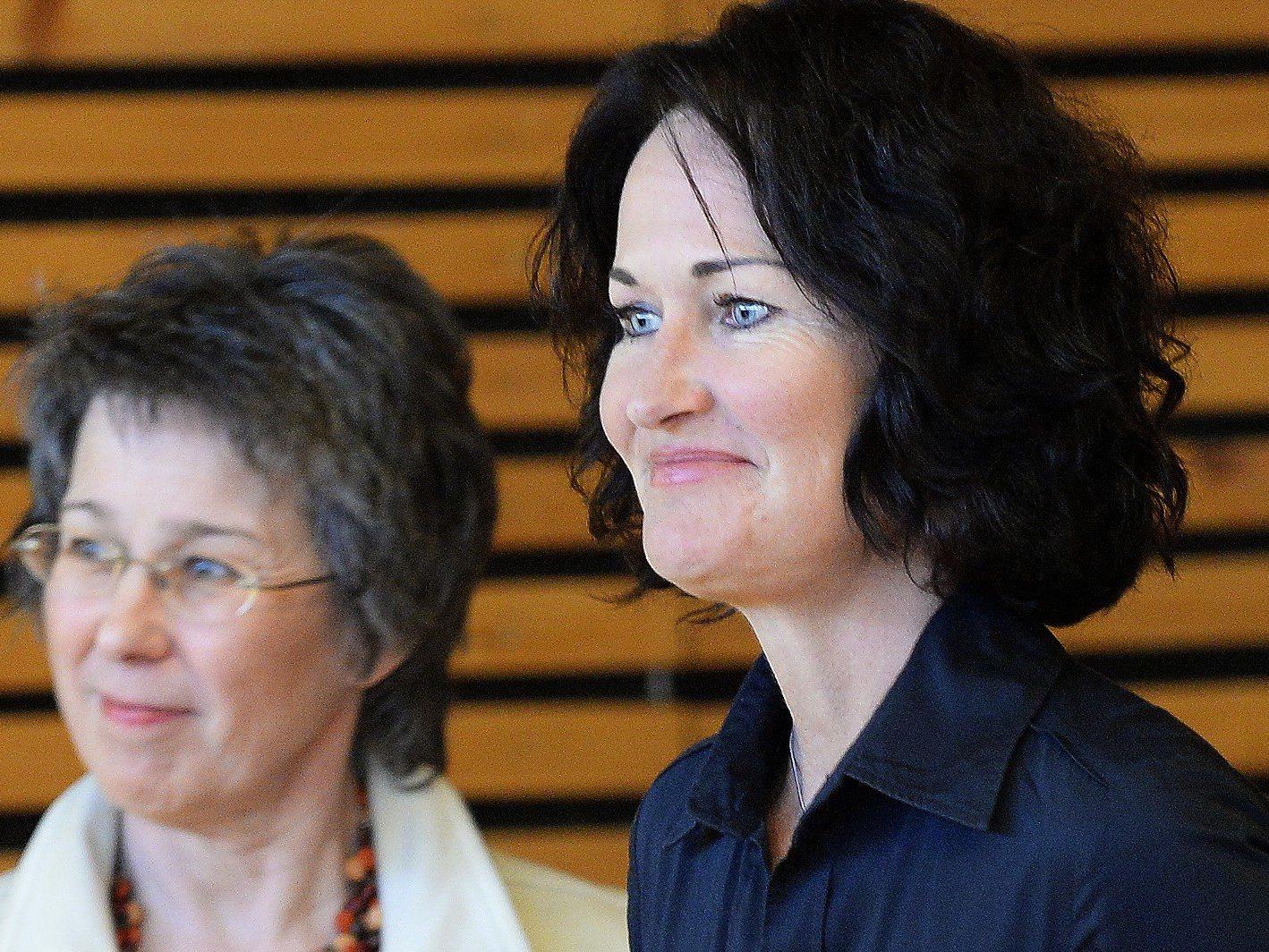 Landessprecherin der Grünen im Burgenland - Regina Petrik (L.) und Bundesprecherin Eva Glawischni haben große Ziele für die Wahl im Burgenland.