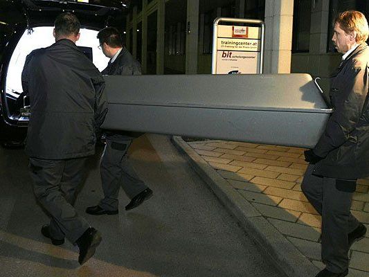 Abtransport der Leiche nach der Messer-Attacke in Liesing Abtransport der Leiche nach der Messer-Attacke in Liesing