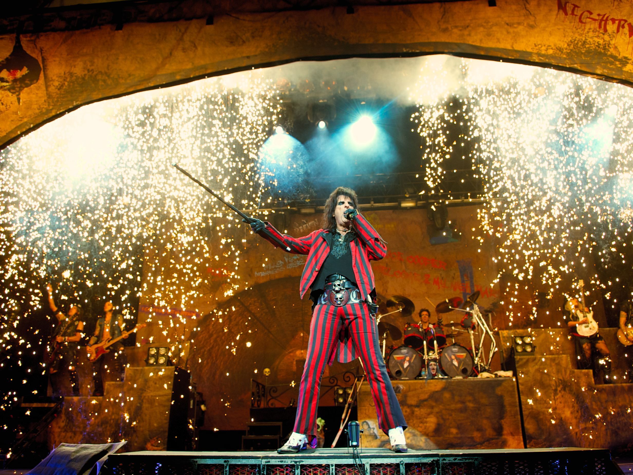 1966 wurde die Band „Alice Cooper“ gegründet. 1966 wurde die Band „Alice Cooper“ gegründet.