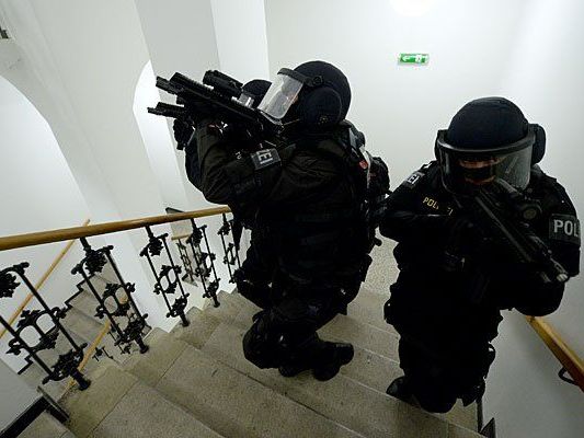 Mit Unterstützung der Cobra gab es mehrere Festnahmen wegen Terror-Verdachts Mit Unterstützung der Cobra gab es mehrere Festnahmen wegen Terror-Verdachts