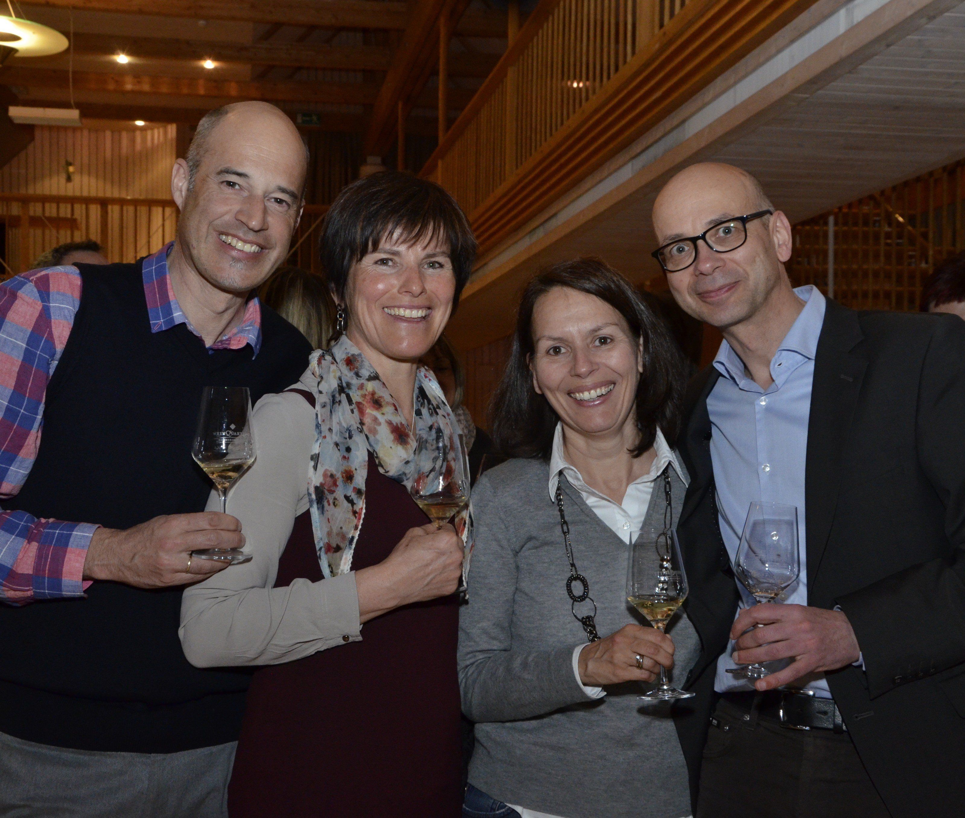 Gute Stimmung bei edlen Tropfen bei der Weinmesse in Klaus. Gute Stimmung bei edlen Tropfen bei der Weinmesse in Klaus.