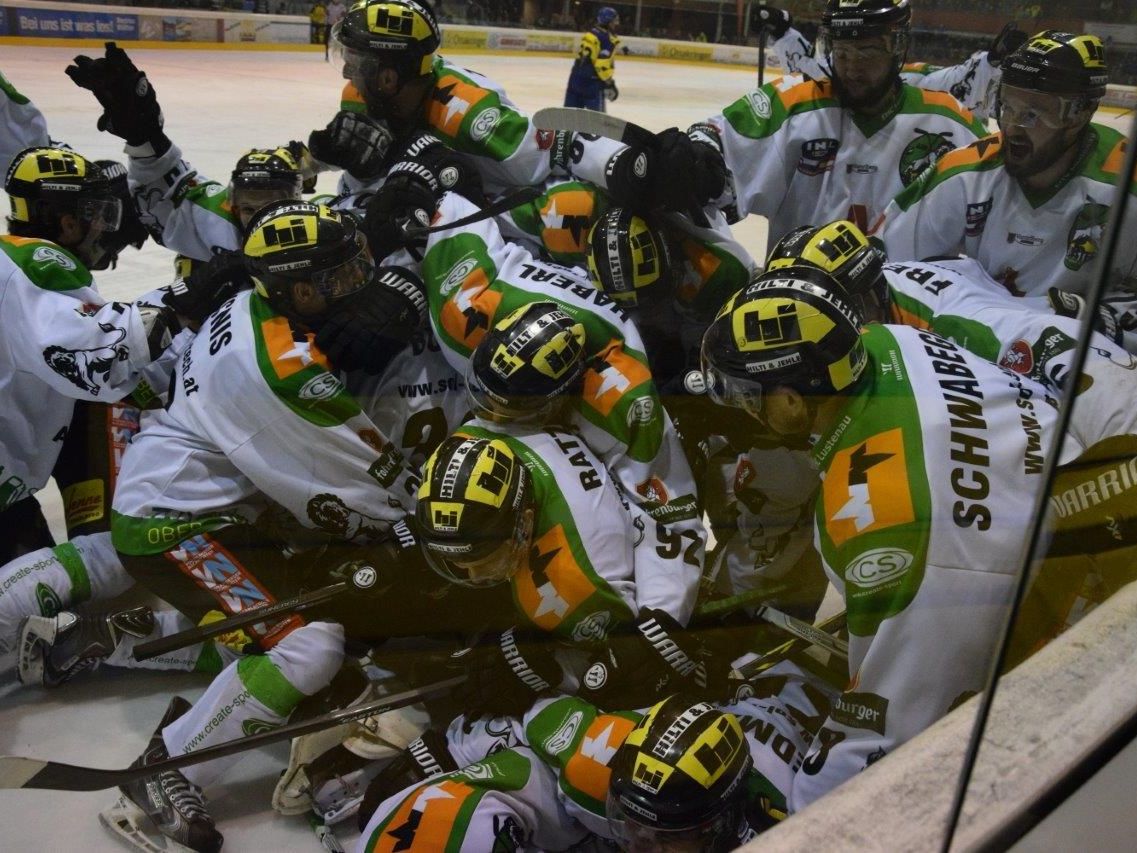 Jubel beim EHC Lustenau nach dem Sieg in Zell am See und die Finalteilnahme. Jubel beim EHC Lustenau nach dem Sieg in Zell am See und die Finalteilnahme.