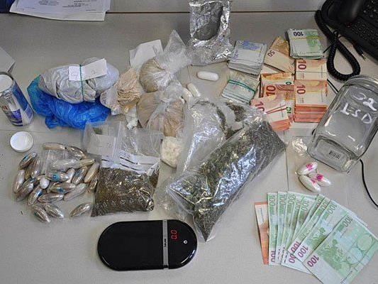 Verschiedenste Drogen und Bargeld wurden in Ottakring sichergestellt