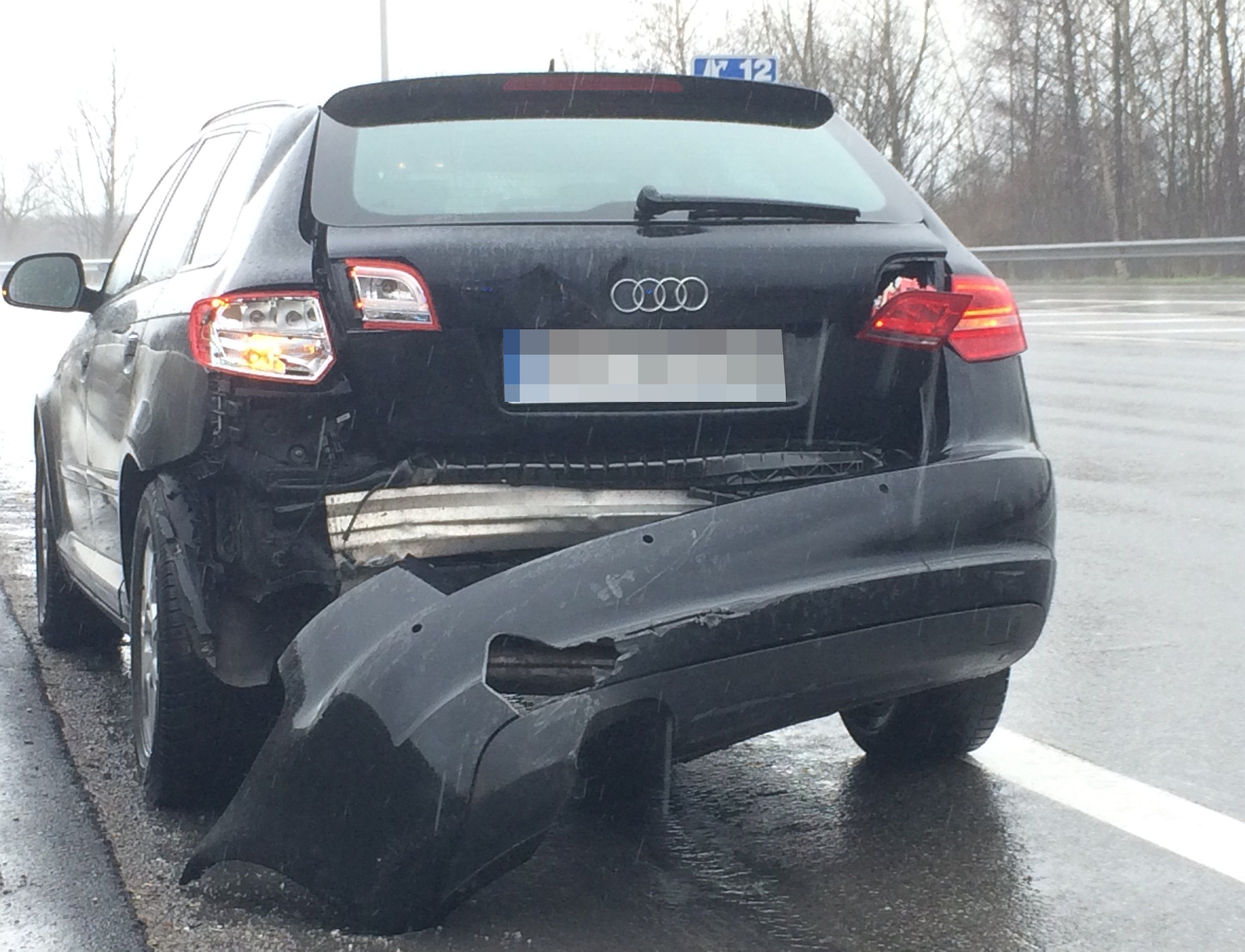 Die 23-Jährige kam auf der Autobahnbrücke ins Schleudern. Die 23-Jährige kam auf der Autobahnbrücke ins Schleudern.