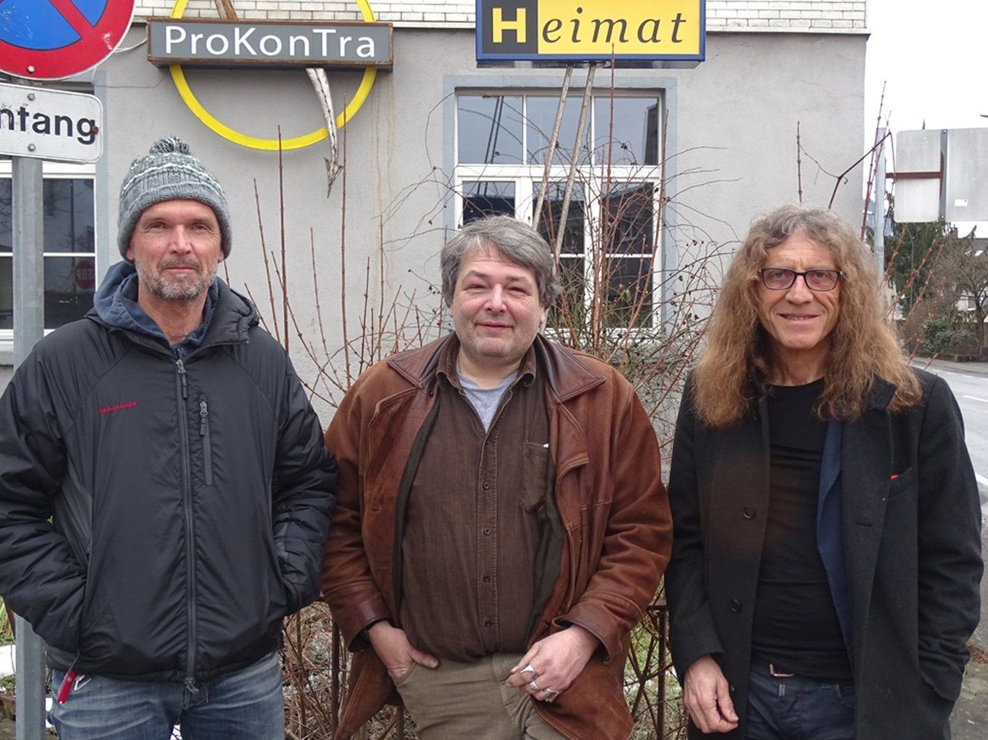 Dietmar Walser, Günther Blenke und StR. Bernhard Amann (v.l.) vor der „Heimat“-Skulptur beim ProKonTra. Dietmar Walser, Günther Blenke und StR. Bernhard Amann (v.l.) vor der „Heimat“-Skulptur beim ProKonTra.