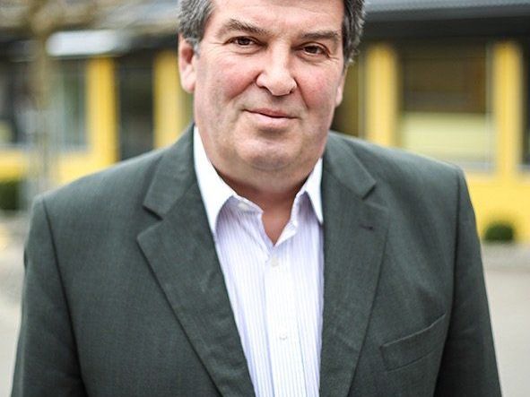 Gerhard Helbl ist neues Mitglied der Geschäftsleitung bei der Pfanner Schutzbekleidung GmbH Gerhard Helbl ist neues Mitglied der Geschäftsleitung bei der Pfanner Schutzbekleidung GmbH