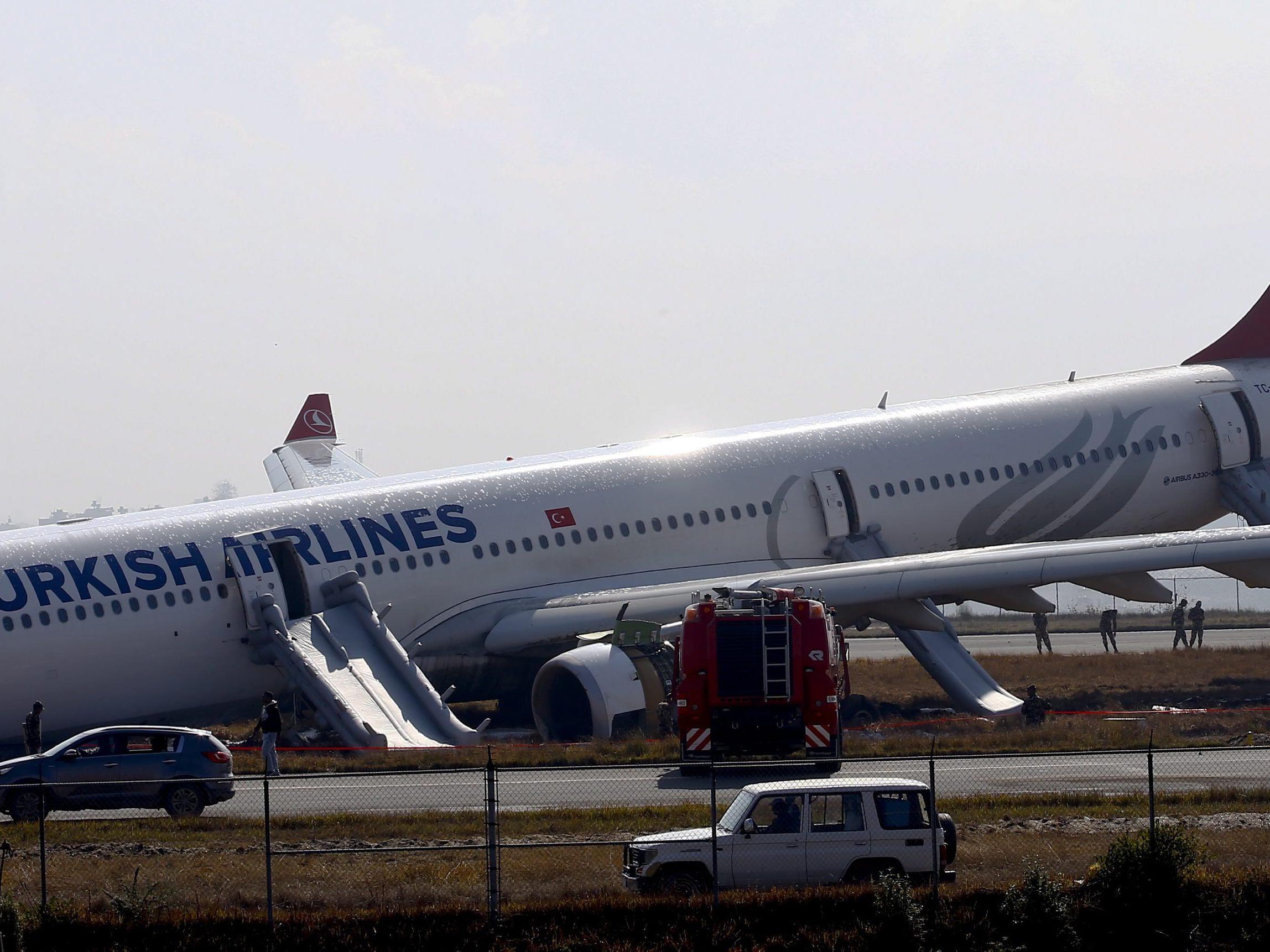Nach der Bruchlandung einer Turkish-Airlines-Maschine sind tausende Touristen gestrandet.