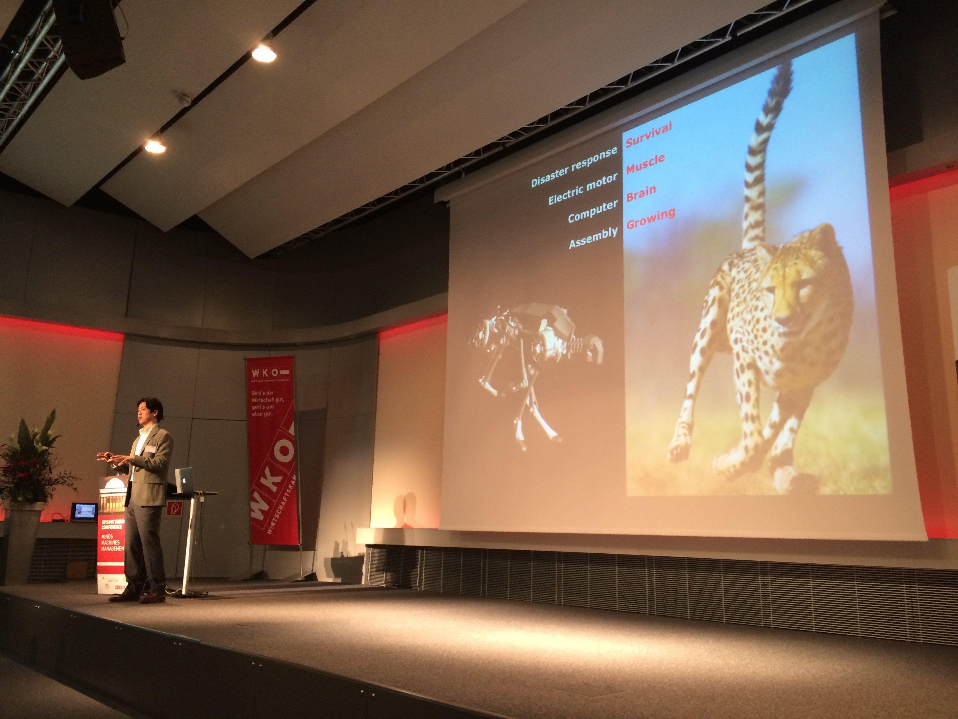 Sangbae Kim (MIT Department of Mechanical Engineering) erklärte, was wir von der Natur lernen können. Sein Roboter wurde einem Geparden nachempfunden.