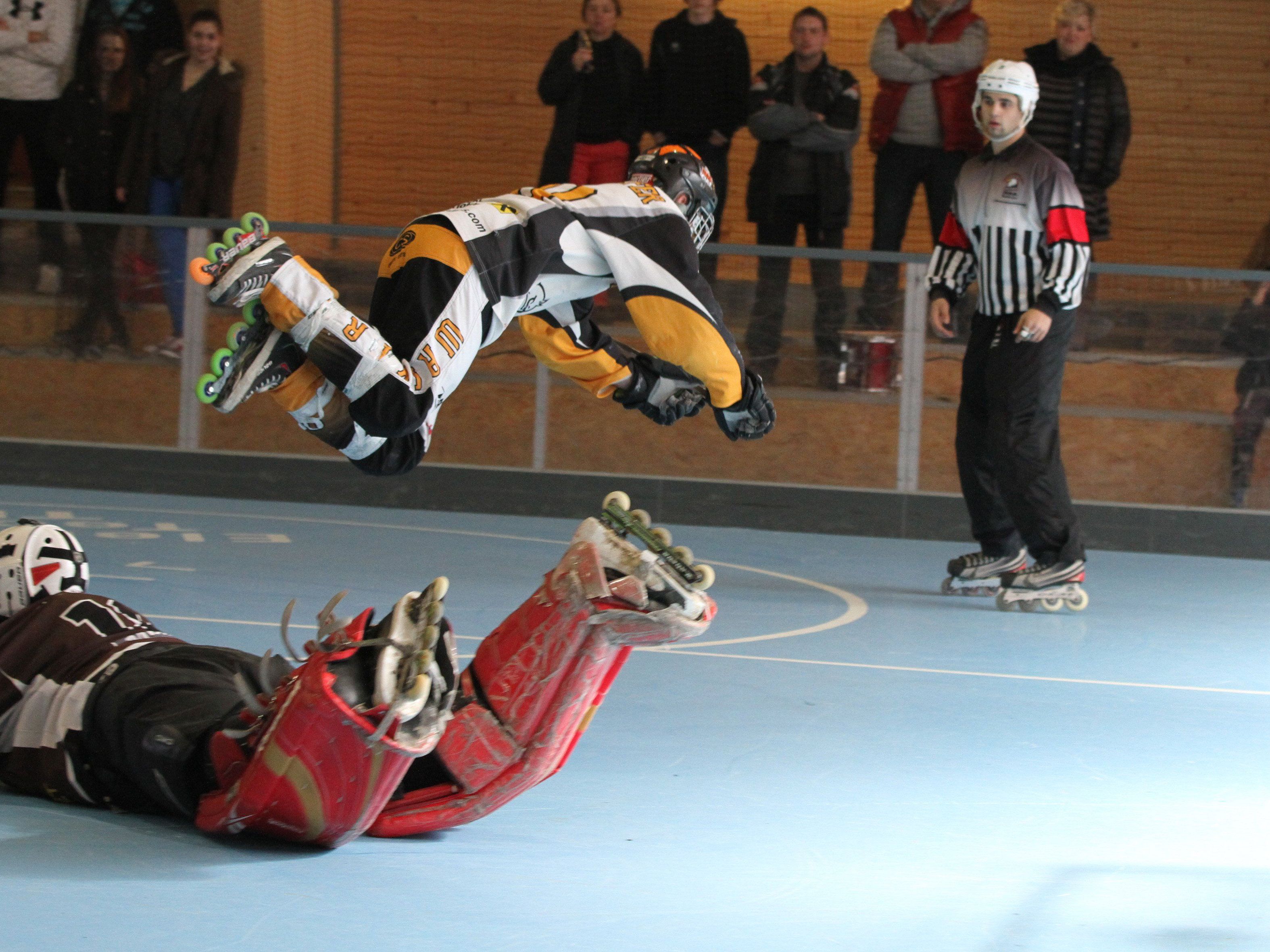 Jede Menge Action beim internationalen Inlinehockey-Turnier in Wolfurt. Jede Menge Action beim internationalen Inlinehockey-Turnier in Wolfurt.