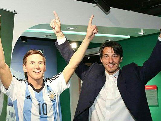 Österreichs Ex-Teamkicker und Mattersburg-Trainer Ivica Vastic (r.) und der Wachs-Messi