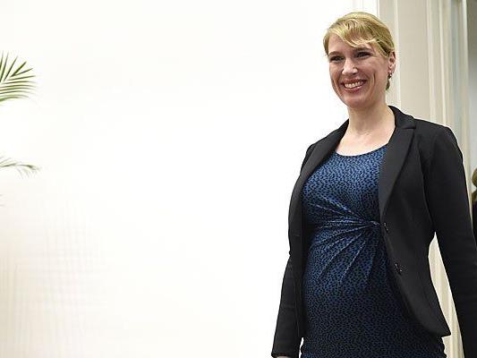 Ex-Team Stronach Klubchefin Kathrin Nachbaur (hier noch schwanger) hat ihr Baby bekommen