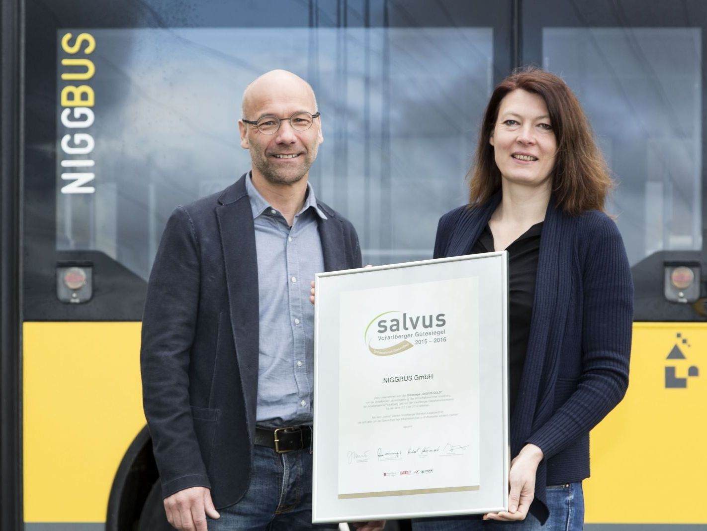 Geschäftsführer Alfred Herburger und Brigitte Gmeiner freuen sich über die Auszeichnung mit dem goldenen „Salvus“. Geschäftsführer Alfred Herburger und Brigitte Gmeiner freuen sich über die Auszeichnung mit dem goldenen „Salvus“.